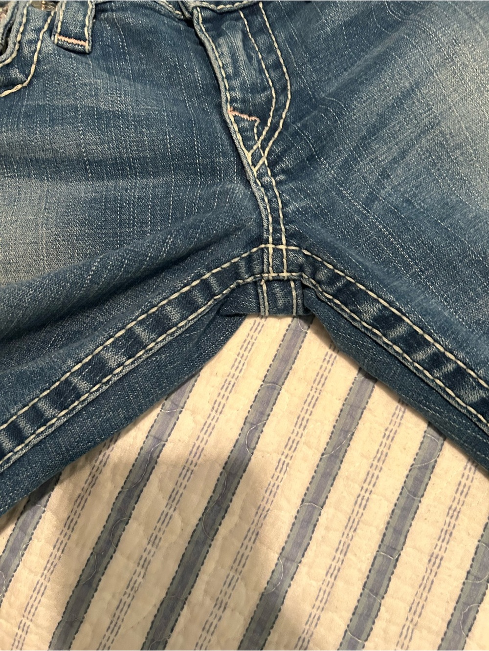 True Religion Women's Light Blue Boot Cut Jeans with Contrast Stitching - Picture 8 of 9